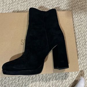Steve Madden “Main” Suede Boots
